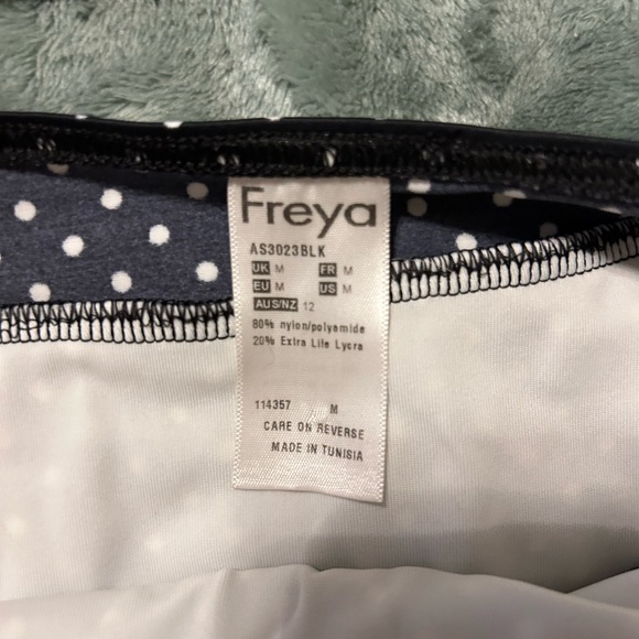 Never Worn 3 piece VS Bathing Suit - Picture 3 of 7